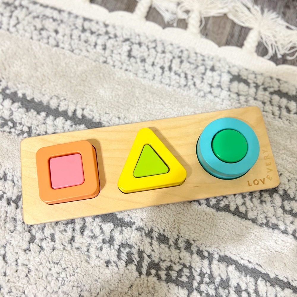 Lovevery geo puzzle from Realist play kit